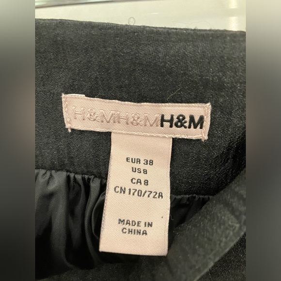 H&M Black Skirt with Light Shine - Size 8 - Picture 3 of 5